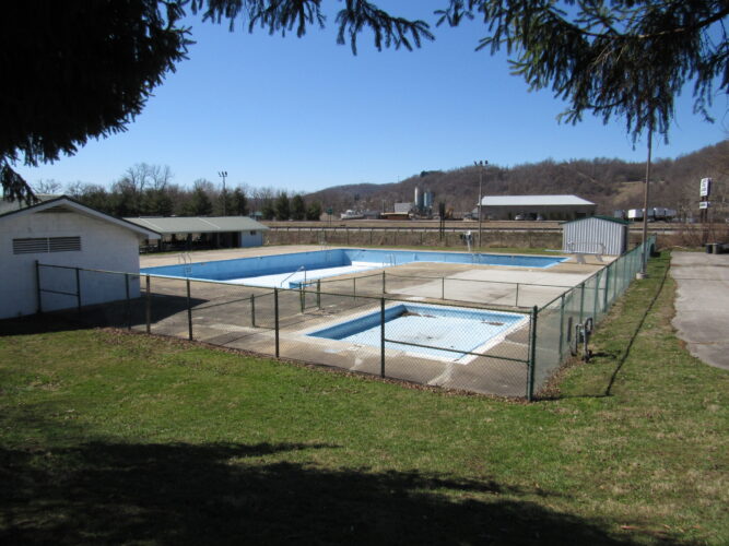 McMechen Closes City Swimming Pool